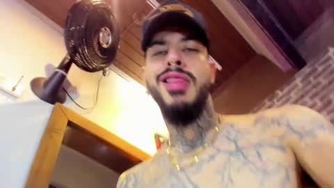 Snapshot of vinzenzrizzo chatting on 12-03-25, 04:53 ---Vinzen--- online show from 12-03-25, 04:53