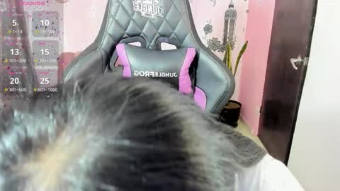 Snapshot of vio_let_ chatting on 10-27-25, 07:29 Daniela online show from 10-27-25, 07:29