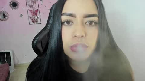 Snapshot of vio_let_ chatting on 11-04-25, 03:27 Daniela online show from 11-04-25, 03:27