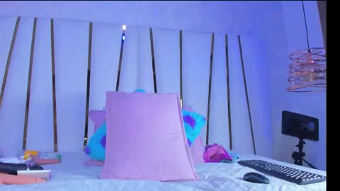 violeet_gray online show from 10-05-25, 11:41