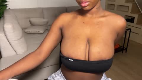 Fantasy Black Girl online show from 10-16-25, 02:07