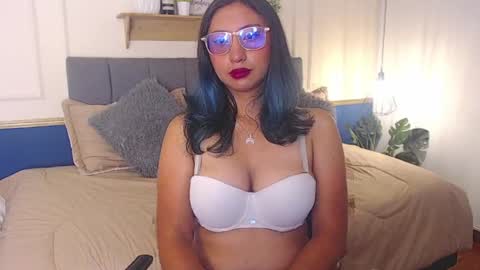 V I O L E T  online show from 04-08-26, 02:17