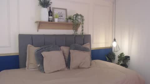 V I O L E T  online show from 04-09-26, 02:00