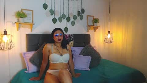 V I O L E T  online show from 04-15-26, 07:54