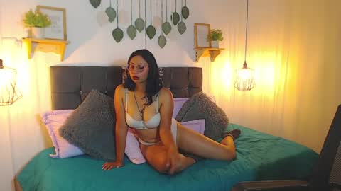 V I O L E T  online show from 04-15-26, 08:20