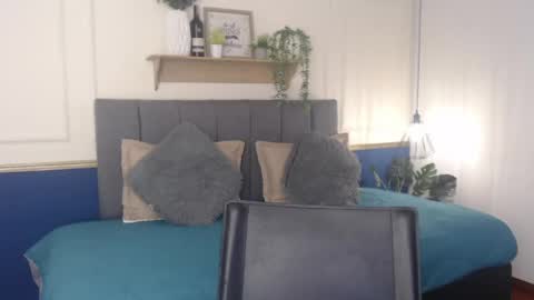 V I O L E T  online show from 04-16-26, 01:34