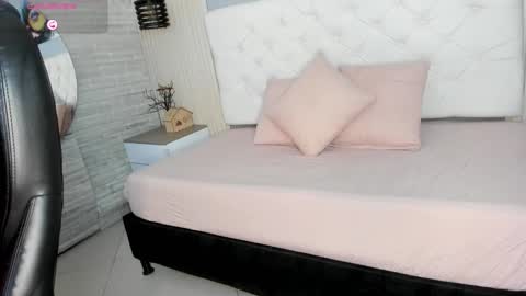 Violet online show from 11-21-25, 04:00