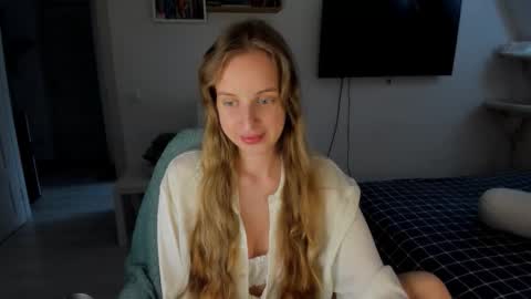 Violet online show from 09-20-25, 12:50