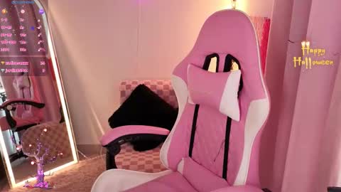 Snapshot of violet_ch chatting on 10-11-25, 05:44 violet online show from 10-11-25, 05:44