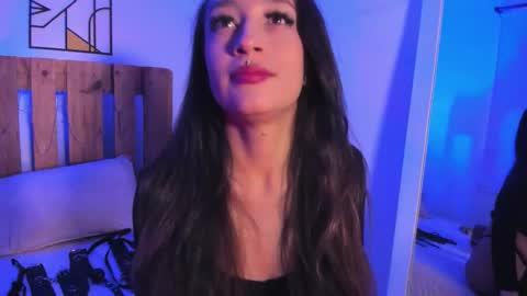 Snapshot of violet_jonesss chatting on 03-23-26, 03:05 Violet Jones online show from 03-23-26, 03:05