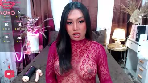 Snapshot of violet_monriets chatting on 12-17-25, 07:47 VIOLET online show from 12-17-25, 07:47