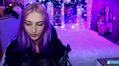 Snapshot of violet_noir_ chatting on 01-29-25, 01:49 Deya online show from 01-29-25, 01:49