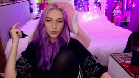 Snapshot of violet_noir_ chatting on 01-30-25, 11:44 Deya online show from 01-30-25, 11:44