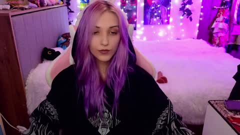 Snapshot of violet_noir_ chatting on 01-31-25, 08:11 Deya online show from 01-31-25, 08:11