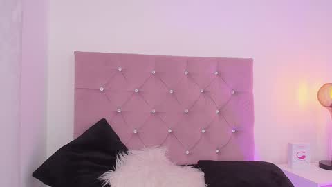 Snapshot of violet_queen2 chatting on 01-27-25, 08:17 Mary online show from 01-27-25, 08:17