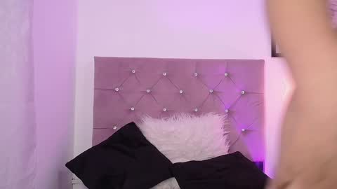 Snapshot of violet_queen2 chatting on 01-31-25, 08:33 Mary online show from 01-31-25, 08:33