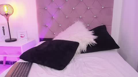 Snapshot of violet_queen2 chatting on 02-05-25, 05:31 Mary online show from 02-05-25, 05:31