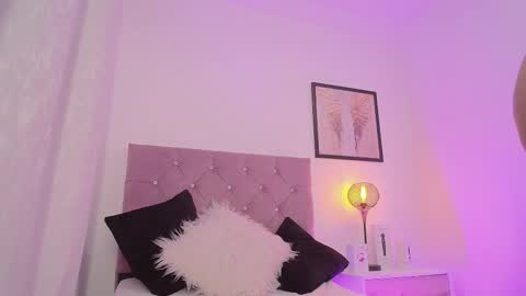 Snapshot of violet_queen2 chatting on 02-10-25, 12:19 Mary online show from 02-10-25, 12:19