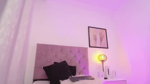 Snapshot of violet_queen2 chatting on 02-10-25, 02:05 Mary online show from 02-10-25, 02:05