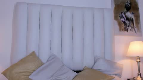 Snapshot of violet_queen2 chatting on 12-17-25, 06:36 Mary online show from 12-17-25, 06:36