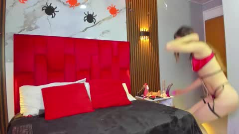 violet_storm_ online show from 11-04-25, 01:05