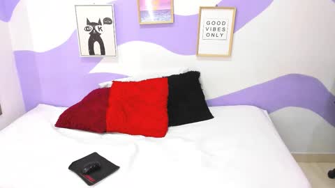 Snapshot of violeta_1404 chatting on 11-01-25, 11:56 violeta_1404 online show from 11-01-25, 11:56