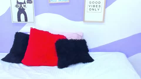 Snapshot of violeta_1404 chatting on 11-18-25, 01:48 violeta_1404 online show from 11-18-25, 01:48