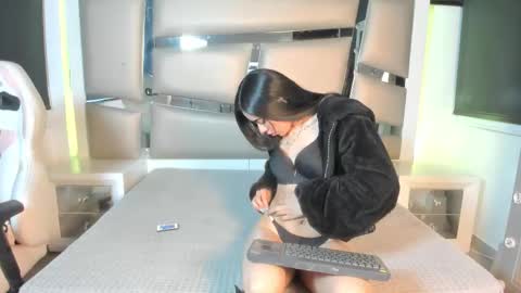 Snapshot of violeta__jade chatting on 09-29-25, 04:17 violeta__jade online show from 09-29-25, 04:17