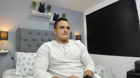 Snapshot of violeta_and_maxx chatting on 10-15-25, 02:55 VIOLETA AND MAXX online show from 10-15-25, 02:55