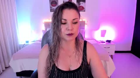 Snapshot of violeta_hotter_ chatting on 10-11-25, 11:09 violeta_hotter_ online show from 10-11-25, 11:09