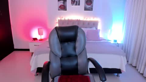 Snapshot of violeta_hotter_ chatting on 10-13-25, 11:43 violeta_hotter_ online show from 10-13-25, 11:43