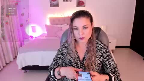 Snapshot of violeta_hotter_ chatting on 10-17-25, 11:02 violeta_hotter_ online show from 10-17-25, 11:02