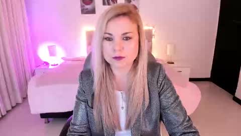 Snapshot of violeta_hotter_ chatting on 10-18-25, 11:00 violeta_hotter_ online show from 10-18-25, 11:00