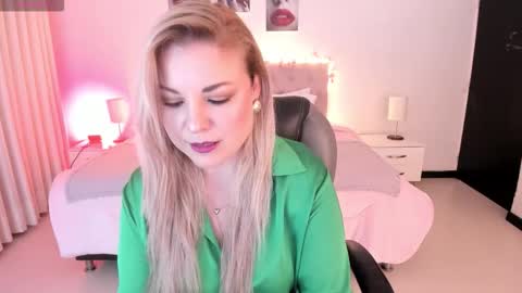 Snapshot of violeta_hotter_ chatting on 10-21-25, 10:49 violeta_hotter_ online show from 10-21-25, 10:49