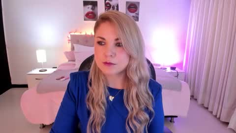 Snapshot of violeta_hotter_ chatting on 10-24-25, 11:06 violeta_hotter_ online show from 10-24-25, 11:06