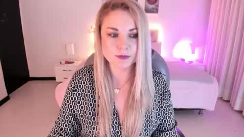 Snapshot of violeta_hotter_ chatting on 11-13-25, 10:25 violeta_hotter_ online show from 11-13-25, 10:25