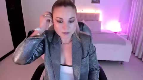 Snapshot of violeta_hotter_ chatting on 11-15-25, 11:07 violeta_hotter_ online show from 11-15-25, 11:07