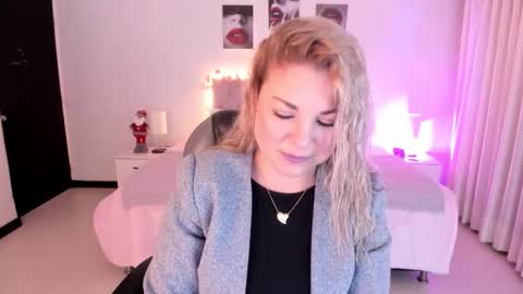 Snapshot of violeta_hotter_ chatting on 11-18-25, 10:52 violeta_hotter_ online show from 11-18-25, 10:52