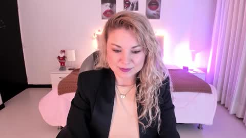 Snapshot of violeta_hotter_ chatting on 11-19-25, 10:37 violeta_hotter_ online show from 11-19-25, 10:37