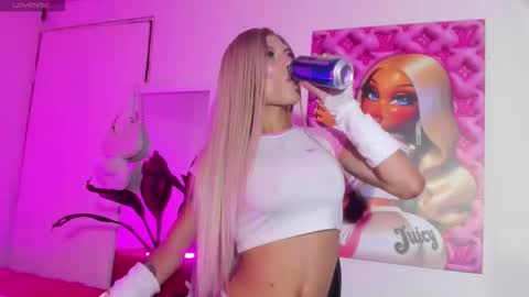 Violeta Princess Please help me with your thumbs up its important   online show from 10-10-25, 03:05