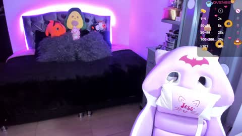 Snapshot of violetaarey chatting on 12-27-24, 02:14 Violeta Help me reach 150 thumbs up online show from 12-27-24, 02:14