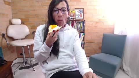 Violeta Gmez online show from 12-15-25, 02:54