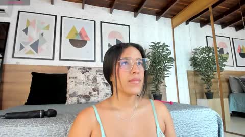 Snapshot of violetarossi1 chatting on 10-24-25, 11:28 violetarossi1 online show from 10-24-25, 11:28