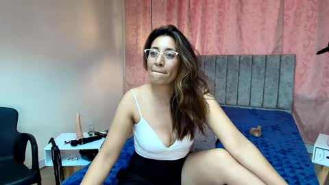 VIOLETA online show from 12-17-24, 04:21