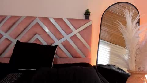 Snapshot of violetcollins_ chatting on 12-03-25, 04:05 Call me Violet online show from 12-03-25, 04:05