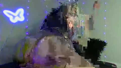 Snapshot of violetdream888 chatting on 10-17-25, 07:22 VioletDream online show from 10-17-25, 07:22
