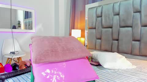 Violet  online show from 10-07-25, 07:33