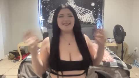 Snapshot of violetkittyy chatting on 10-15-25, 04:18 Violet Kitty online show from 10-15-25, 04:18