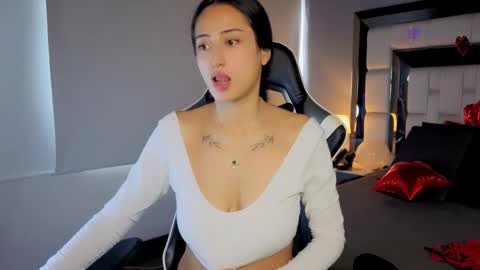 Snapshot of violetskinny chatting on 02-16-26, 08:16 violetskinny online show from 02-16-26, 08:16