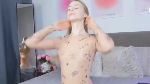 VioletSwone online show from 11-21-25, 06:34